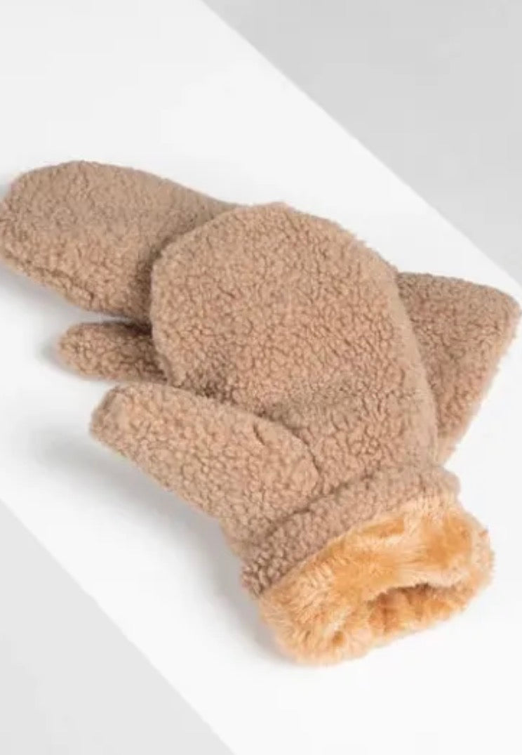 C'est Moi Teddy Mittens