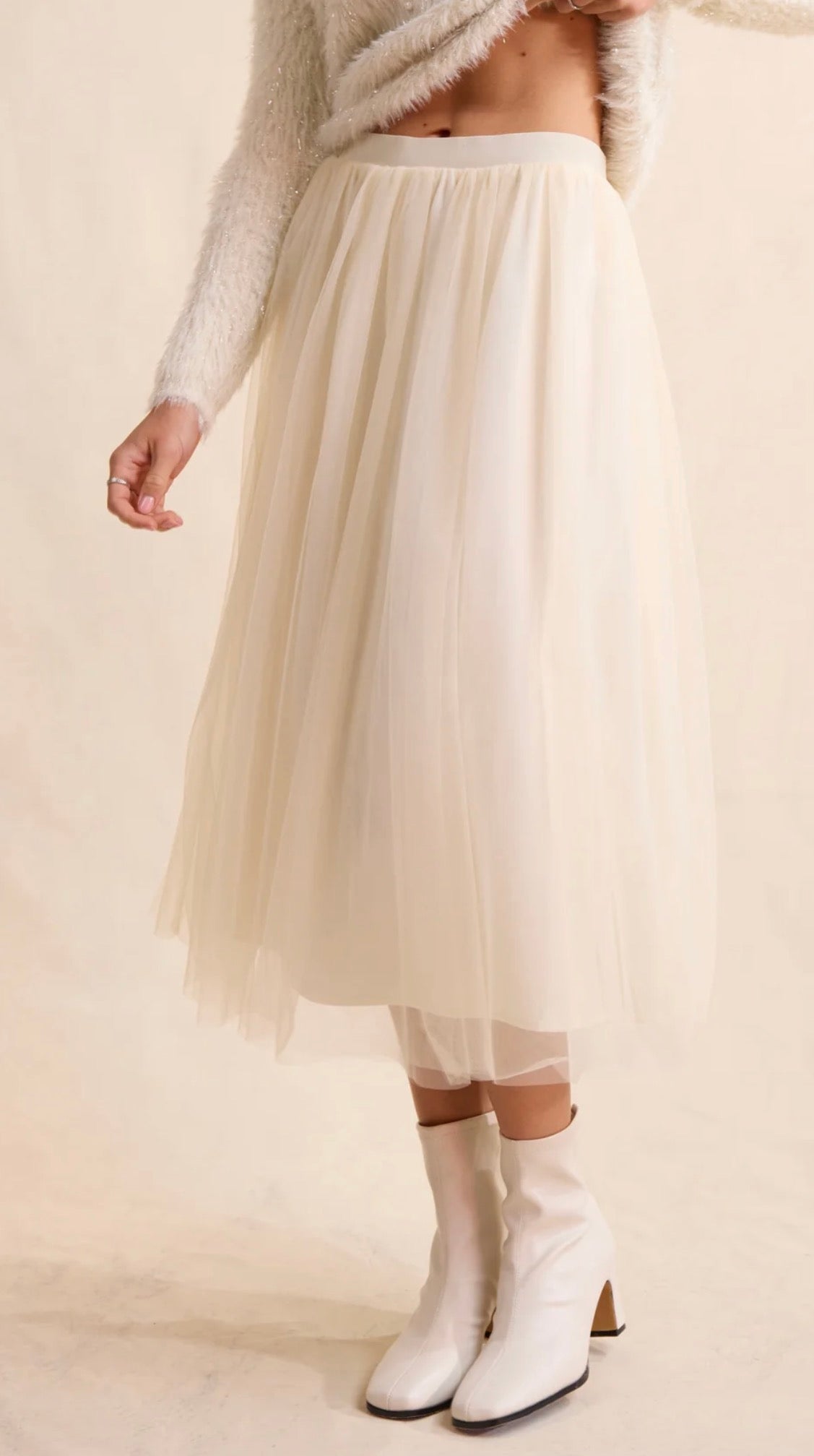 Invitation Tulle Midi Skirt