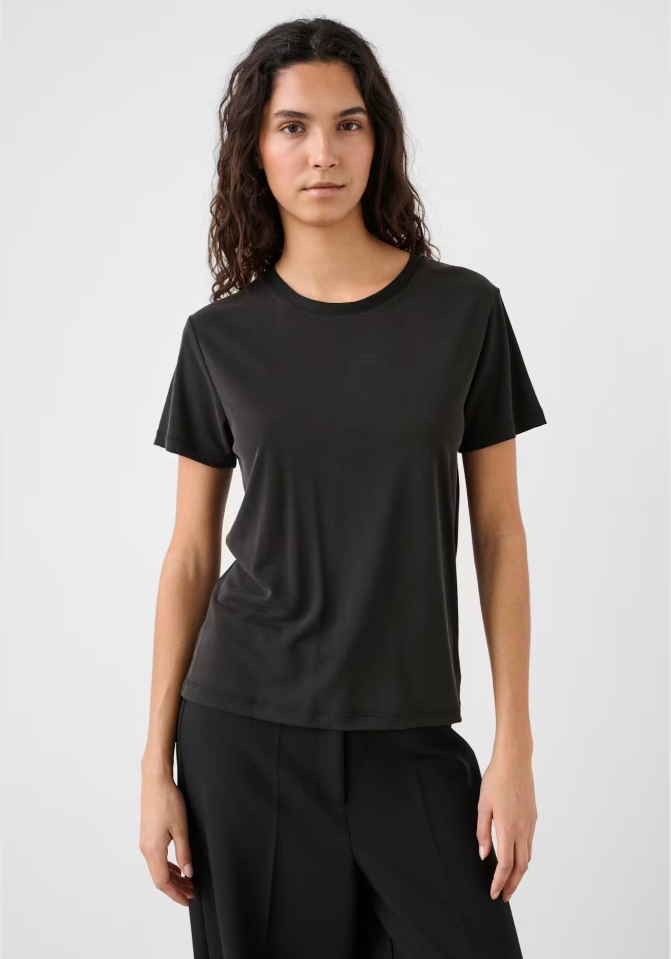 Columbine Crew Neck Tee